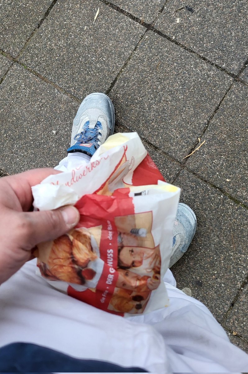 Ger_Monarch's tweet photo. Du kleine Flachpfeife darfst jetzt schön das Geld, für das Vesper, dem Boss vor die Füße legen, an den Schuhen lecken und dich bedanken!
#findom #workerBoss #strongAlpha #zahlsau https://t.co/vtQ3l3vR22