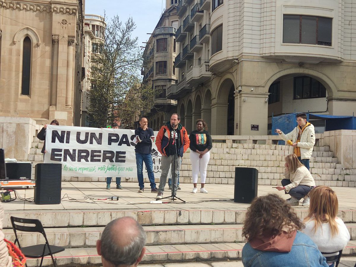 CUPLleida's tweet photo. Tot el suport a aquelles que lluiten pel dret a l'habitatge!  Tot el suport @PAHLleida 💪🏻

🔥La solidaritat la nostra millor arma! https://t.co/ftP1Nrunj4