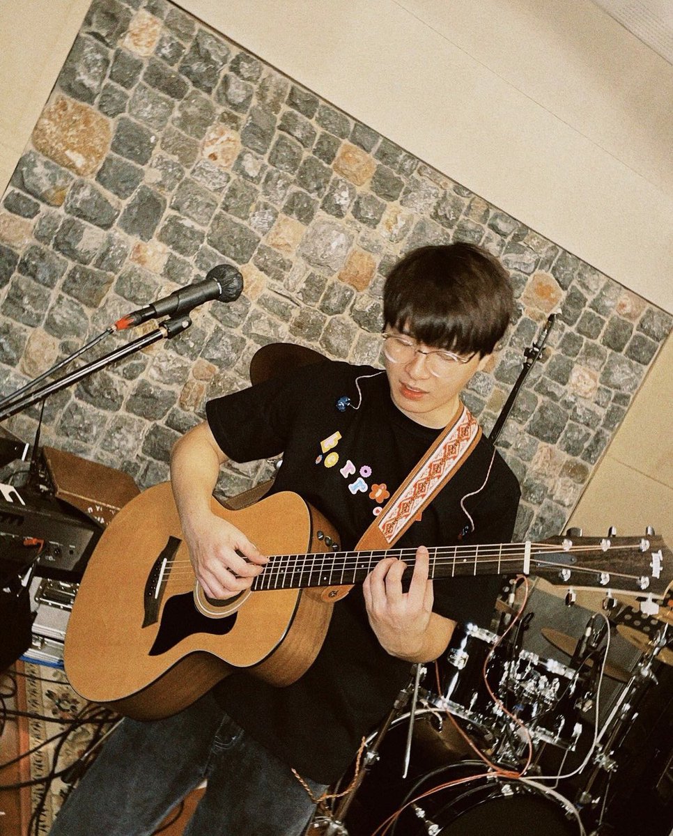 krist_est's tweet photo. อุ้ย!!!! มีกีตาร์

https://t.co/InFAFJAAkD

#KristSoloAsiaTour2023
#KristSoloAsiaTour2023inJAPAN
#KristPerawat https://t.co/aoS5uuJE6P