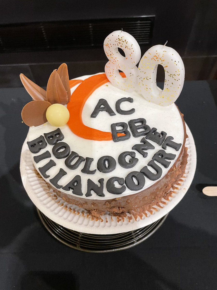 ACBB_O's tweet photo. À l’occasion de la cérémonie des étoiles boulonnaises, le maire @pcbaguet nous a souhaité un bel anniversaire pour les #80ANSACBB : MERCI @Ville_BoulogneB pour partager cette même passion du sport ! https://t.co/oyYqfK8MZs