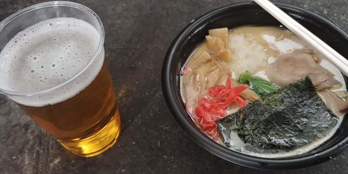 METALISFOREVER's tweet photo. HALESTORMに飛び入りのasamiちゃんにメッタリマンシール!アーチ!
酒飲みながらのライヴ最高~😇
#DownloadJapan
#ArchEnemy
#LOVEBITES
#SLAYER https://t.co/Il7LcsR4al