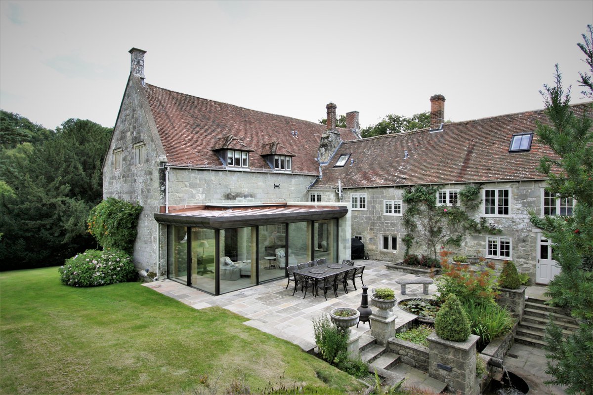 IQGlassUK's tweet photo. A bespoke #glassboxextension created the perfect solution to transform a historic dark barn into a light-filled space.
Read more>> https://t.co/A4XxTW7Yfb
#iqglass #architecturalglazing  #timberandglass #thoughtfuldesign #barnrenovation #wiltshirearchitecture #lightisthenewluxury https://t.co/yIvmlXX8ba