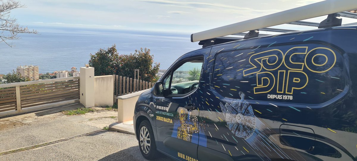 SOCODIP1's tweet photo. Magnifique façade réalisée en Facacryl Hydro de chez Soframap 
On adore le résultat ainsi que la vue !
Qu'en pensez vous ??
.
.
.
#peinture#rénovation#travaux#corse#bastia#ajaccio#portovecchio#façades#artisan#facade#chantier#chantierfaçade#rénovationfaçade https://t.co/XJVzqmo4dA