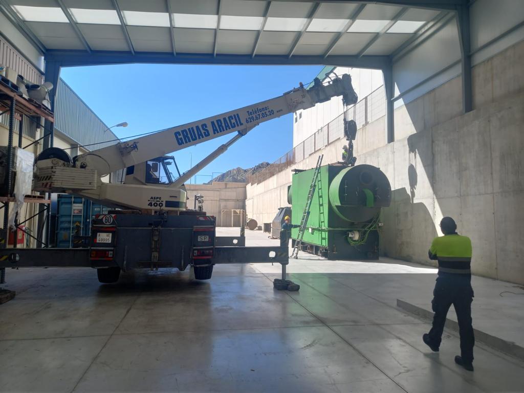 CombustionSolut's tweet photo. La #chaudière #biomasse dispose d'un #filtre à manches, pour séparer les particules solides en suspension ; un #multicyclone, pour contrôler également les émissions et les particules et un système de #nettoyage automatique.
https://t.co/YtueB6n0zG https://t.co/pq40vj5JRQ