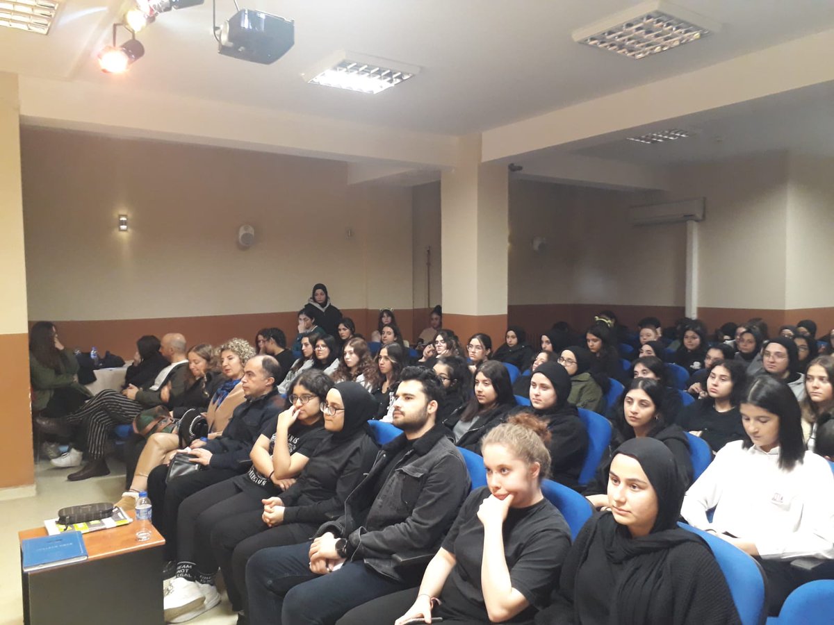 MithatpasaM's tweet photo. Mithatpaşa MTAL olarak Çanakkale Zaferi ve zaferin şehitlerini anıyoruz....
Bu topraklari vatan kılan başta Ulu önder Mustafa Kemal Atatürk  ve silah arkadaşlarını. Azîz şehitlerimizi ve gazilerimizi rahmet ve minnetle anıyoruz

@istanbul_MTE
@istanbulilmem
@uskudarmem https://t.co/tBg8axFLr3