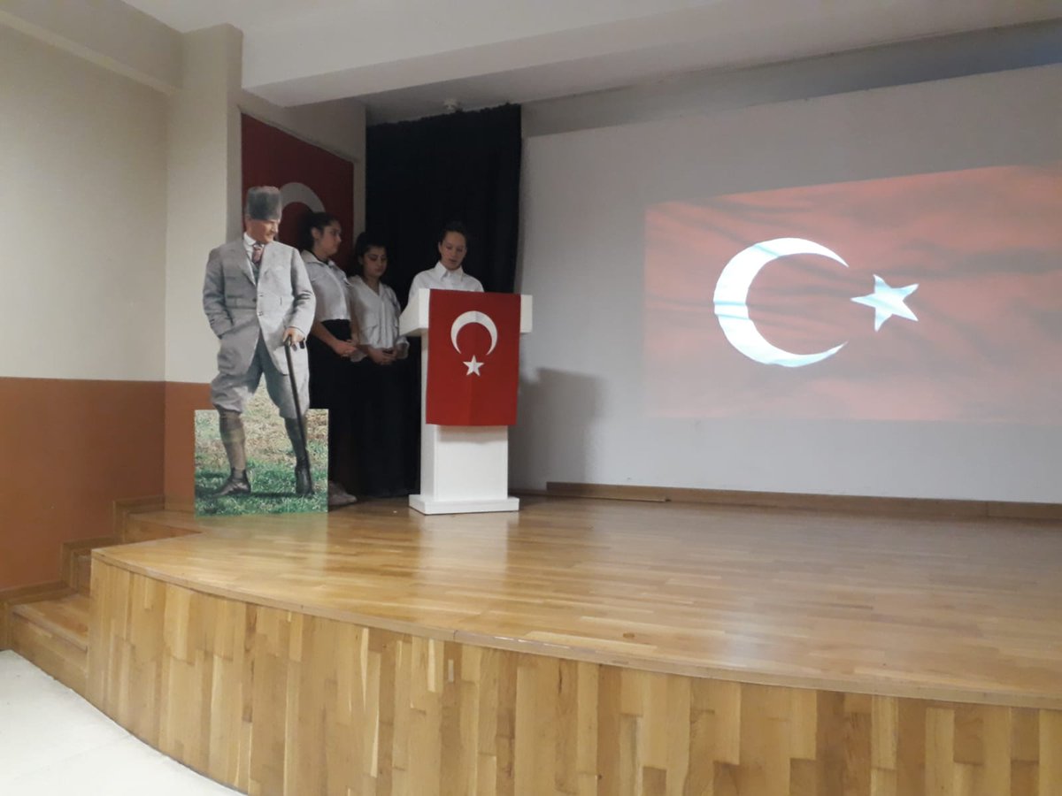 MithatpasaM's tweet photo. Mithatpaşa MTAL olarak Çanakkale Zaferi ve zaferin şehitlerini anıyoruz....
Bu topraklari vatan kılan başta Ulu önder Mustafa Kemal Atatürk  ve silah arkadaşlarını. Azîz şehitlerimizi ve gazilerimizi rahmet ve minnetle anıyoruz

@istanbul_MTE
@istanbulilmem
@uskudarmem https://t.co/tBg8axFLr3