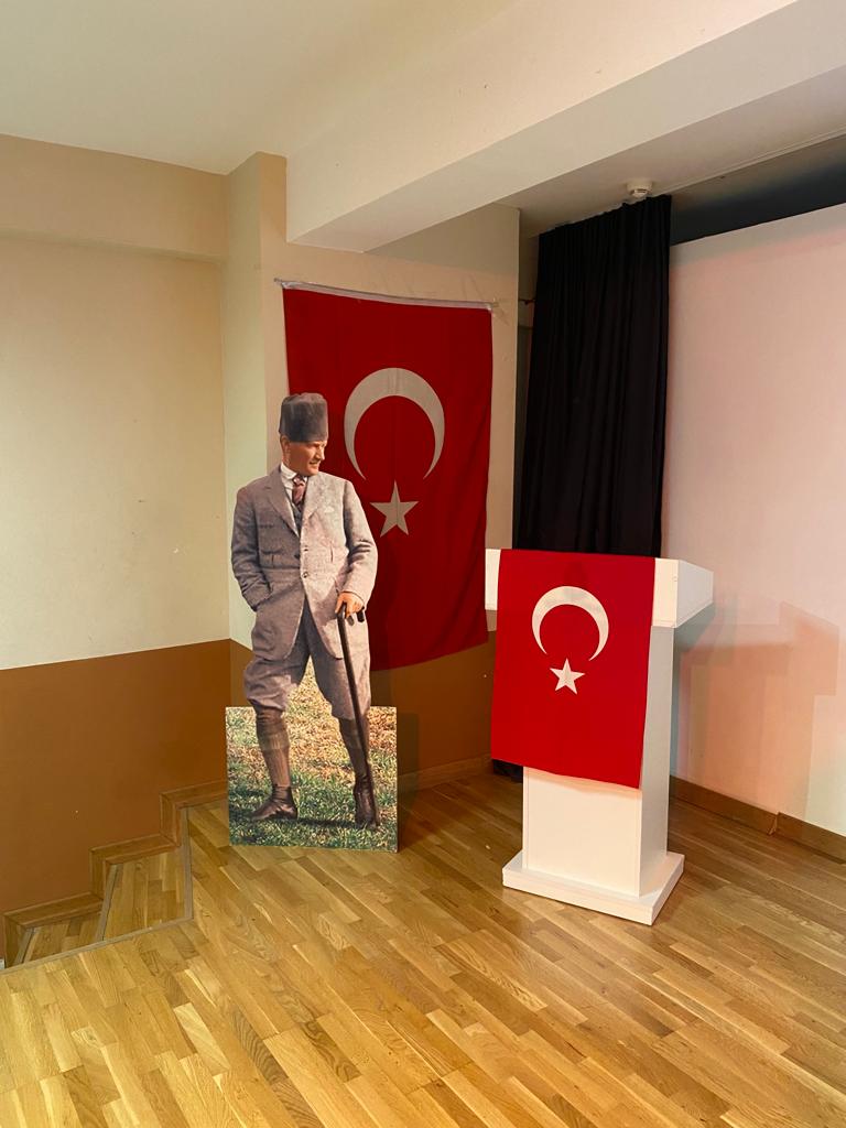 MithatpasaM's tweet photo. Mithatpaşa MTAL olarak Çanakkale Zaferi ve zaferin şehitlerini anıyoruz....
Bu topraklari vatan kılan başta Ulu önder Mustafa Kemal Atatürk  ve silah arkadaşlarını. Azîz şehitlerimizi ve gazilerimizi rahmet ve minnetle anıyoruz

@istanbul_MTE
@istanbulilmem
@uskudarmem https://t.co/tBg8axFLr3