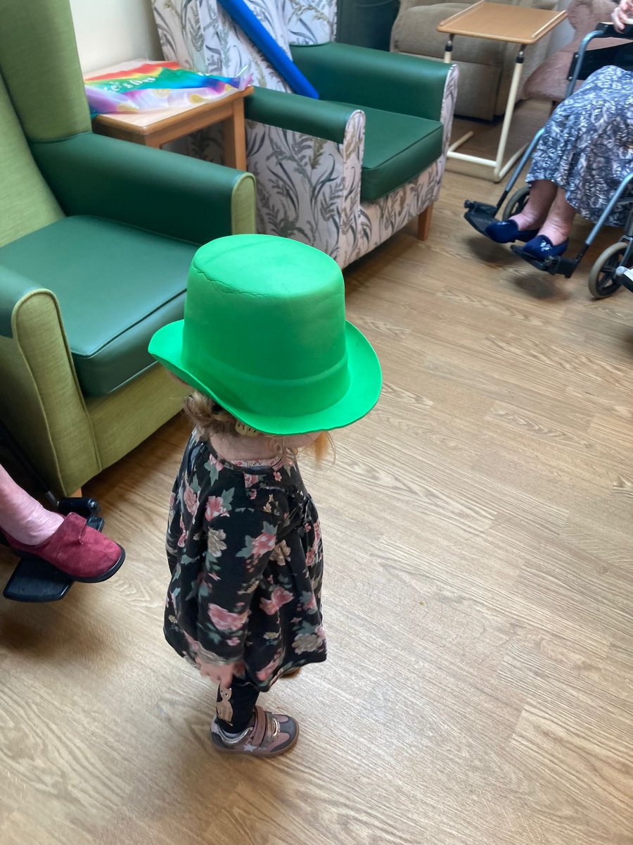 elmlodgecare's tweet photo. What a huge hat for such a little person, this welcome little visitor was all part of our St Partrick's Day celebrations and we hope the leprechaun will return. info@elmlodgecare.com/01525 371117
#carehomeleightonbuzzard
#leightonbuzzardcarehome
#ElmLodge https://t.co/SELzB9IMNS