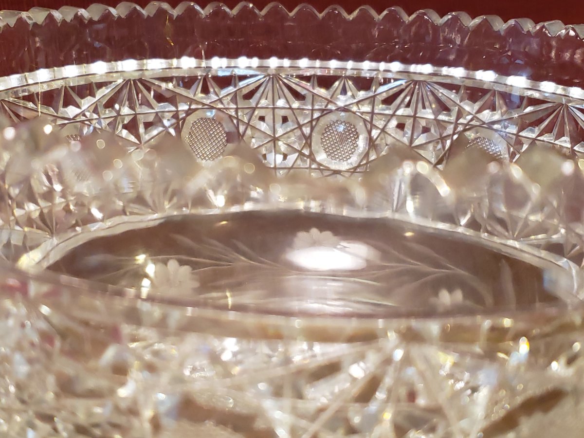 atticesoterica's tweet photo. Vintage Unsigned Clear Cut Crystal Glass Bowl With Floral Pattern And Saw Tooth Edge https://t.co/ErS40rB5Gn #Etsy #Antiques #BestOffer #Curios #Vintage #Collectibles #AtticEsoterica #LargeBowl https://t.co/QTwu9EgZne