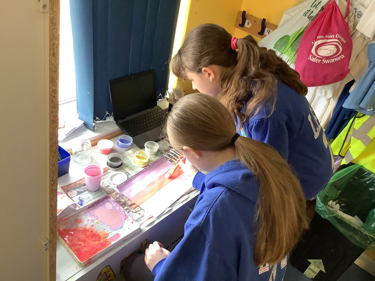 llanrhidianp's tweet photo. Trying out our new choice and challenge planners today to help us apply the skills that we have learnt in spotlight sessions! #LlanPryCop #LlanImp #LlanChCh https://t.co/zwYjNEPZba