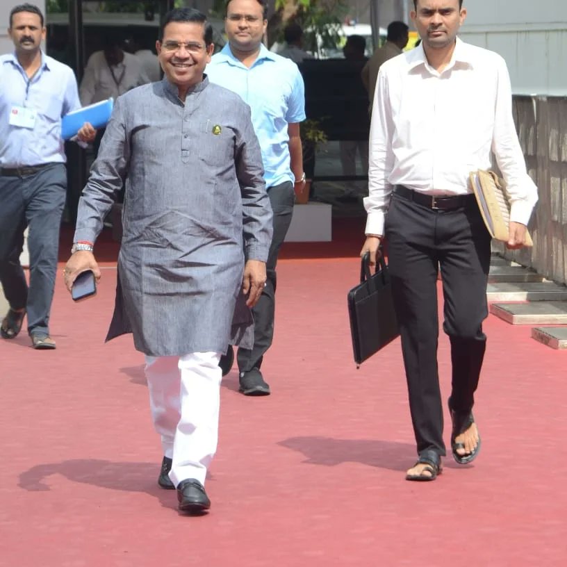 amolsonar3618's tweet photo. या आठवड्यातील दुसऱ्या दिवसाच्या कामकाजासाठी सकाळी सभागृहात दाखल होताना टिपलेली क्षणचित्रे.
@Dev_Fadnavis @AbhiPawarBJP
@mlamangeshbjp
Devendra Fadnavis BJP
Maharashtra #BudgetSession202 https://t.co/5PaDmPTYzl