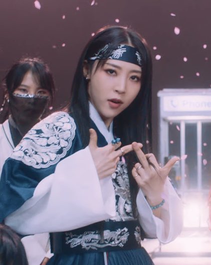 eskacang17's tweet photo. STOP MISGENDERING MOONBYUL MFS. https://t.co/Xl6yyH0i12