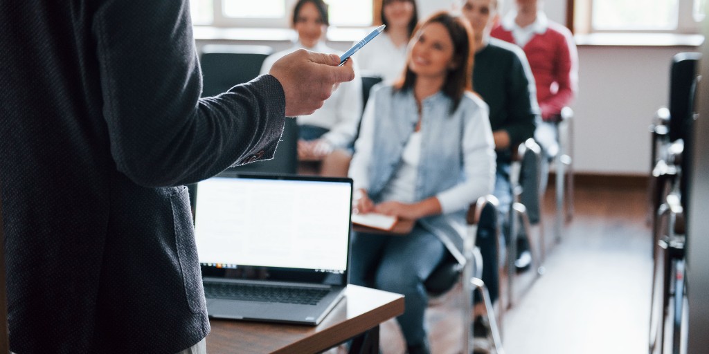 TheHub_BPO's tweet photo. At #TheHub4Travel we are not only committed to our clients, but we are also committed to our team, devoting continuous training as the best way to continue growing in order to always offer you the best service.

#tourism #team #trainnig #commitement #service https://t.co/F9GQ7TQuSR