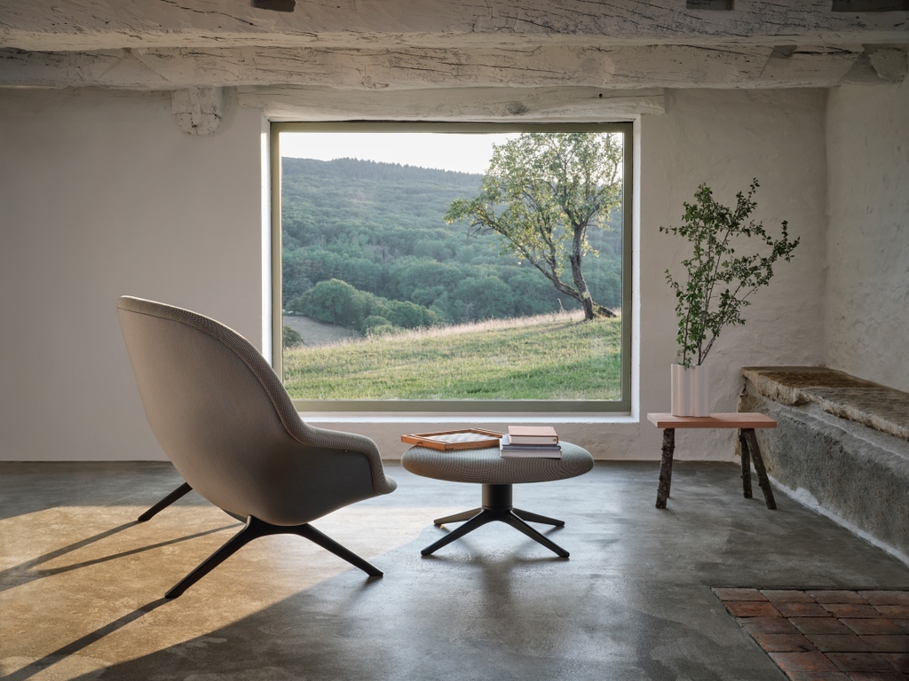 Taking its name from the shell of a sea snail, Abalon forms its own architecture for seating circles: with its organically curved shape, the sofa evokes a circle to which people feel drawn. 

vitra.com/product/abalon 
⁠
#Vitra #Bouroullec