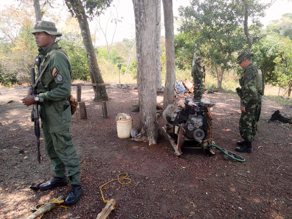 #21Mar || #FANB en la lucha contra la minería ilegal, se encuentra desplegada  en el Parque Nacional Caura, desmantelando estructuras de minería ilegal que arbitrariamente y sin control violan la ley destruyendo nuestro  medio  ambiente. 
 #EscudoBolivariano2023