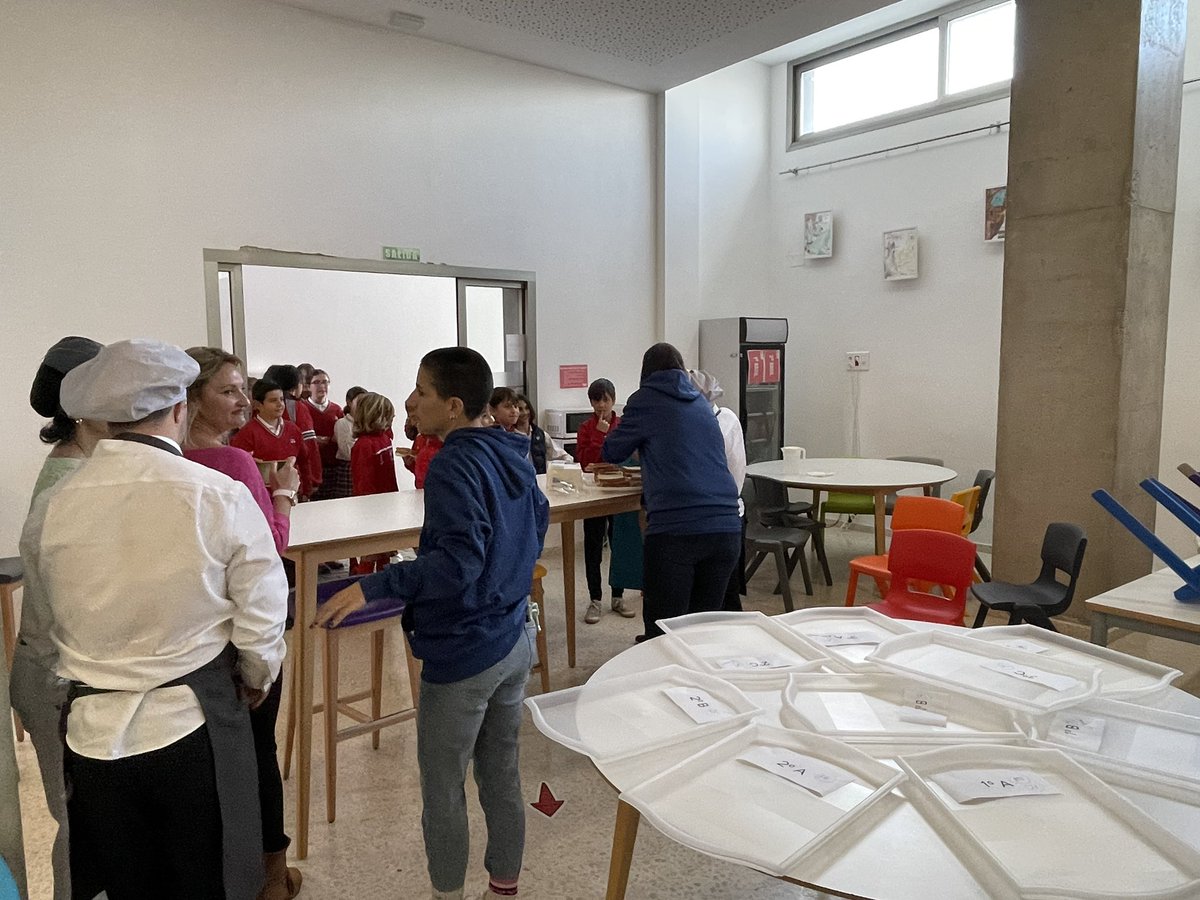 ColegioEP's tweet photo. 𝗗í𝗮 𝗜𝗻𝘁𝗲𝗿𝗻𝗮𝗰𝗶𝗼𝗻𝗮𝗹 𝗦í𝗻𝗱𝗿𝗼𝗺𝗲 𝗗𝗼𝘄𝗻: Hoy la lección más importante nos la dan ell@s Trabajadores de la @AsocNenaPayne; protagonistas del proyecto de nuestra ONG ADENI ‘sandwich solidario’… Un día para celebrar la diversidad #DiaInternacionalSindromeDown https://t.co/eSKk6catZe