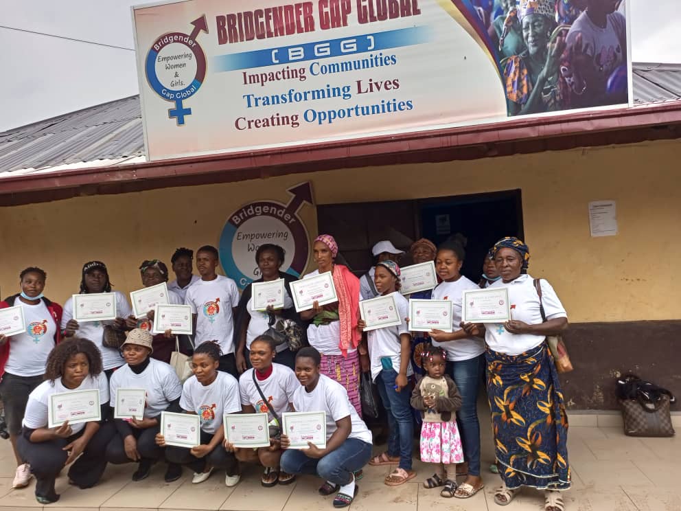 StellaMofor's tweet image. Congratulations to @BridgenderGap global for a successful launch of its first #empowerment project last Friday in Bamenda - Cameroon, #empowering 15 #IDPs #womenandgirls in powder soap making.