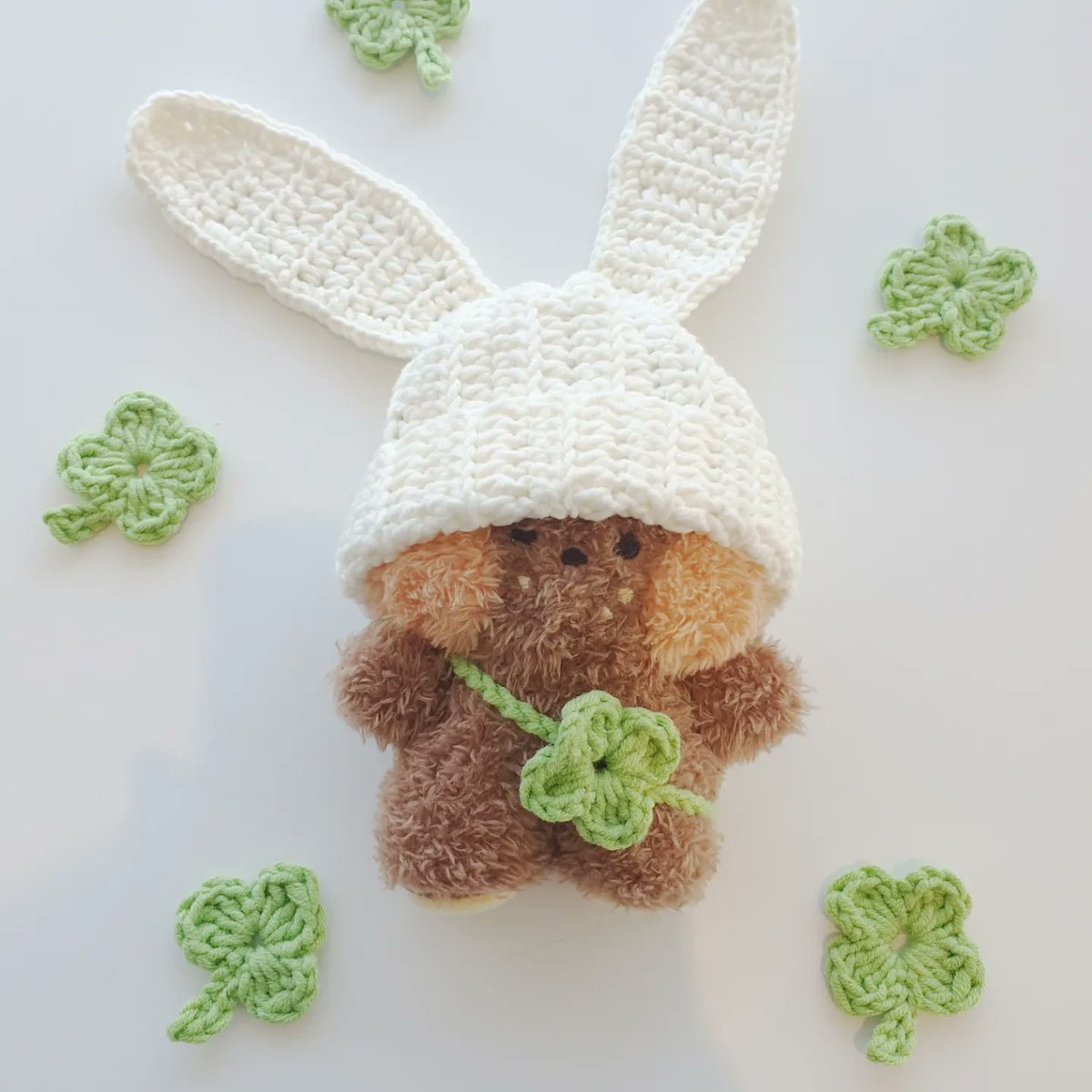 bearwool133's tweet photo. [3월 곰실마켓 OPEN]

🐰하얀색 토끼 롭이어모자 
🖤검은색 토끼 롭이어모자
 ☘네잎클로버 키링
💚네잎클로버 가방

이렇게 4가지 상품으로 준비했습니다~

토끼모자 구매시 🧡하트가방을 같이 보내드립니다!

https://t.co/oDq26Jt4KY
#토끼모자 #토끼롭이어모자 #토끼인형모자 https://t.co/TQF1DvO7dk