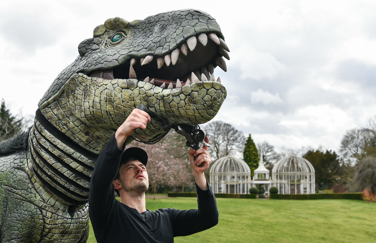 hsnellmktgpr's tweet photo. Dinosaurs were on the loose in Birmingham last weekend!

This ROAR-some show for all the family is currently on UK Tour before its summer season @regentsparkoat 🦖

📸 Simon Hadley

#dinosaurs #familytheatre #roar https://t.co/oZIClhKdmS
