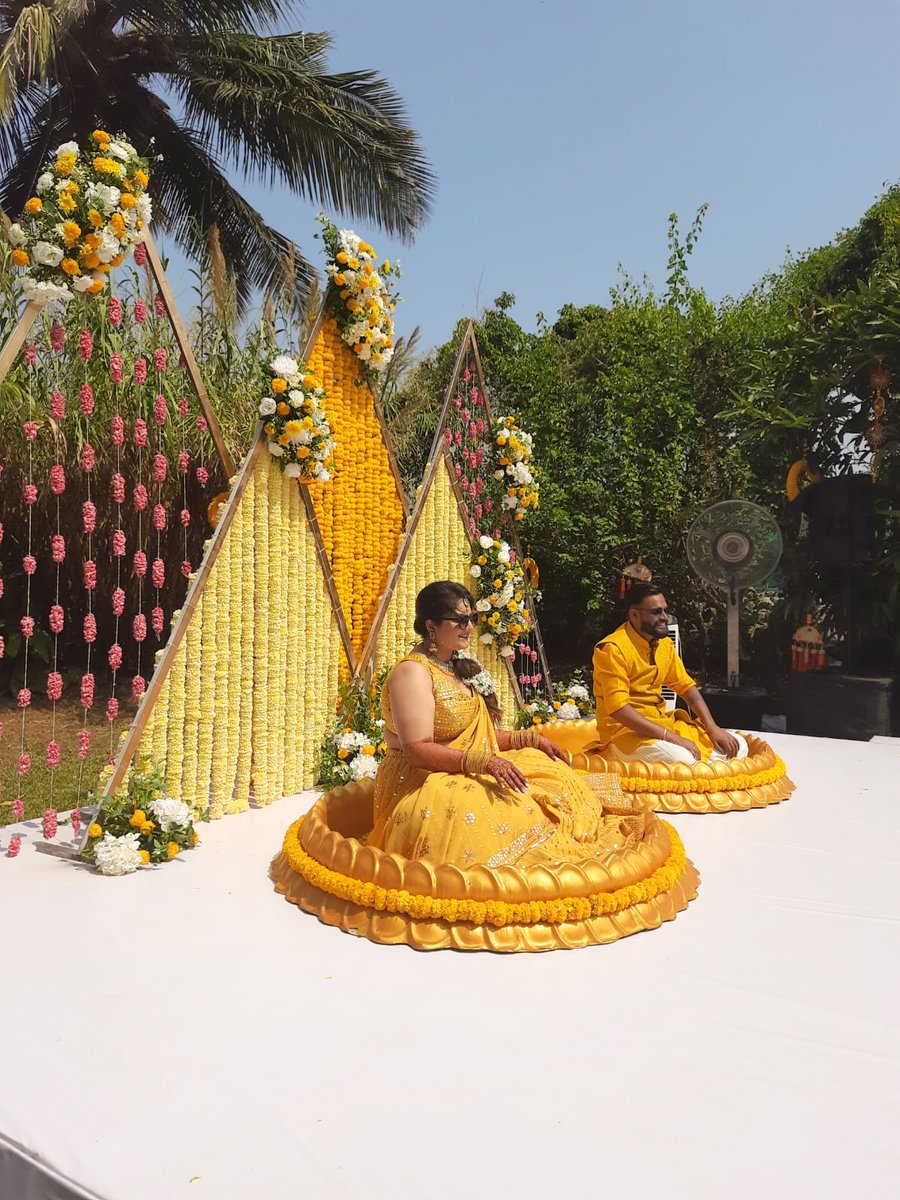 GoaCelebrations's tweet photo. Let your new beginnings be more beautiful at #goabeachcelebrations
Here's to an amazing Haldi ceremony!

Contact Us: +91 9552575481 | +91 8956636754
.
.
.
#goa #southgoabeach #beachhouse #weddingbythebeach #yellow #yellowlove #familytime  #traditional #weddingday https://t.co/AIkXq8WvBL
