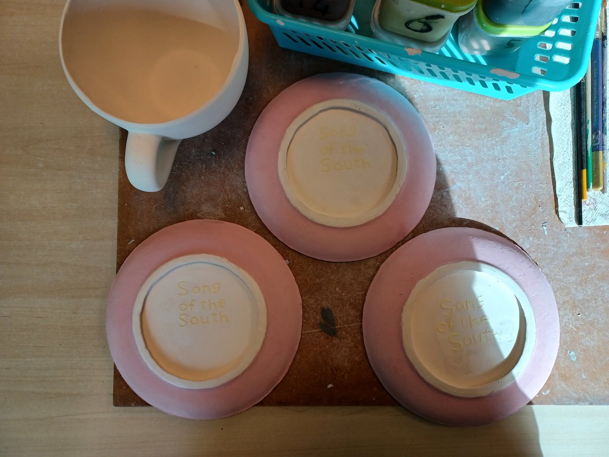 Marteun1's tweet image. Brer rabbit plates #BrerRabbit #Disney