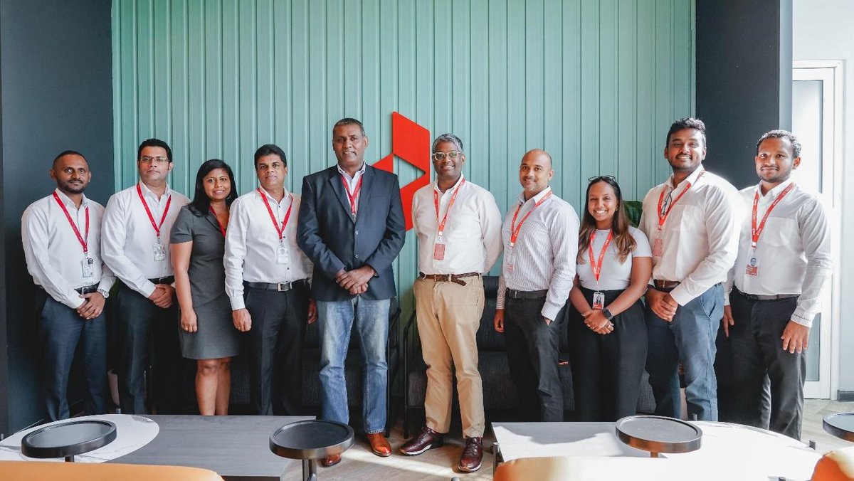 Excited to partner with @DialogFinan to #empower #SMEs! #DarazDialogPartnership provides SMEs with affordable credit &amp; marks an important milestone for digital finance &amp; e-commerce sectors in Sri Lanka. A testament to the power of collaboration &amp; promoting economic development!