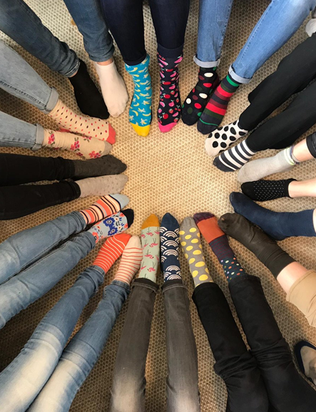 Office_Howest's tweet photo. Vandaag, 21 maart, is het Wereld Downsyndroomdag. Deze dag is het moment om gekke en/of verschillende sokken te dragen, want wij zijn allemaal kleurrijk en uniek! Doe jij ook mee?
#steunkousen #werelddownsyndroomdag #worlddownsyndromeday #downsyndroom #downtheroad https://t.co/5eq4fM2dsH