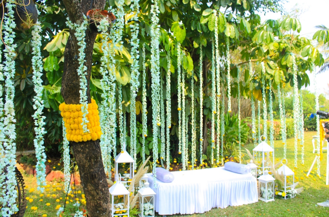 GoaCelebrations's tweet photo. The Perfect Haldi Setup At #goabeachcelebrations

Connect with our event curators at +91 9552575481 | +91 8956636754 to plan your special day.
.
.
.
#goa #goadiaries #southgoabeach #beachhouse #weddingbythebeach #yellow #yellowlove #lovestory #familytime  #traditional https://t.co/OtjJmmnFeq