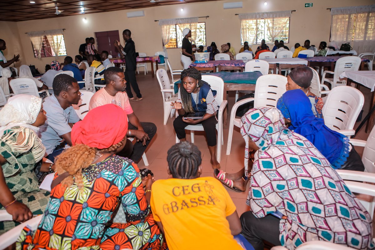 VBGPasMonGenre's tweet photo. 📌04 de ces équipes de jeunes participants au programme ont eu droit au #focus_group animé par les https://t.co/k6CRW7OkIX.s @VBGPasMonGenre sur les #VBG et l'#autonomisation des #filles lors des fabriques. Ce fut de nouveaux acquis et orientations reçues pour leurs projets. https://t.co/d7L1FFUSvO