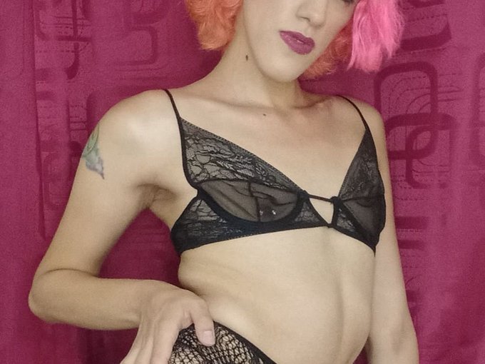 I'm online right now on SkyPrivate - pay-per-minute system for Skype live shows. Call me right now in