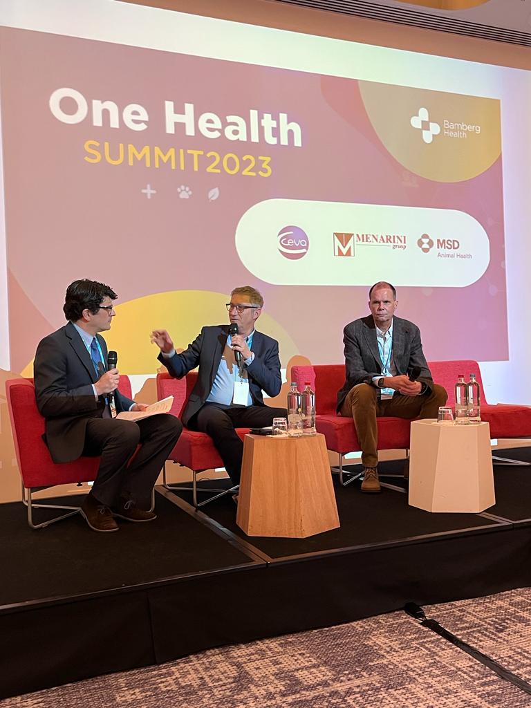 CevaSanteAnimal's tweet photo. 🌍 #OneHealthSummit
🗣️ G. Kutas, EVP Corporate Affairs & Communication at Ceva, spoke up to give Ceva's position towards the #avianflu & its global impact on the poultry industry. She highlighted Ceva's work to try to be part of the solution to curb this unprecedented #epizootic. https://t.co/lx1uewoGG3