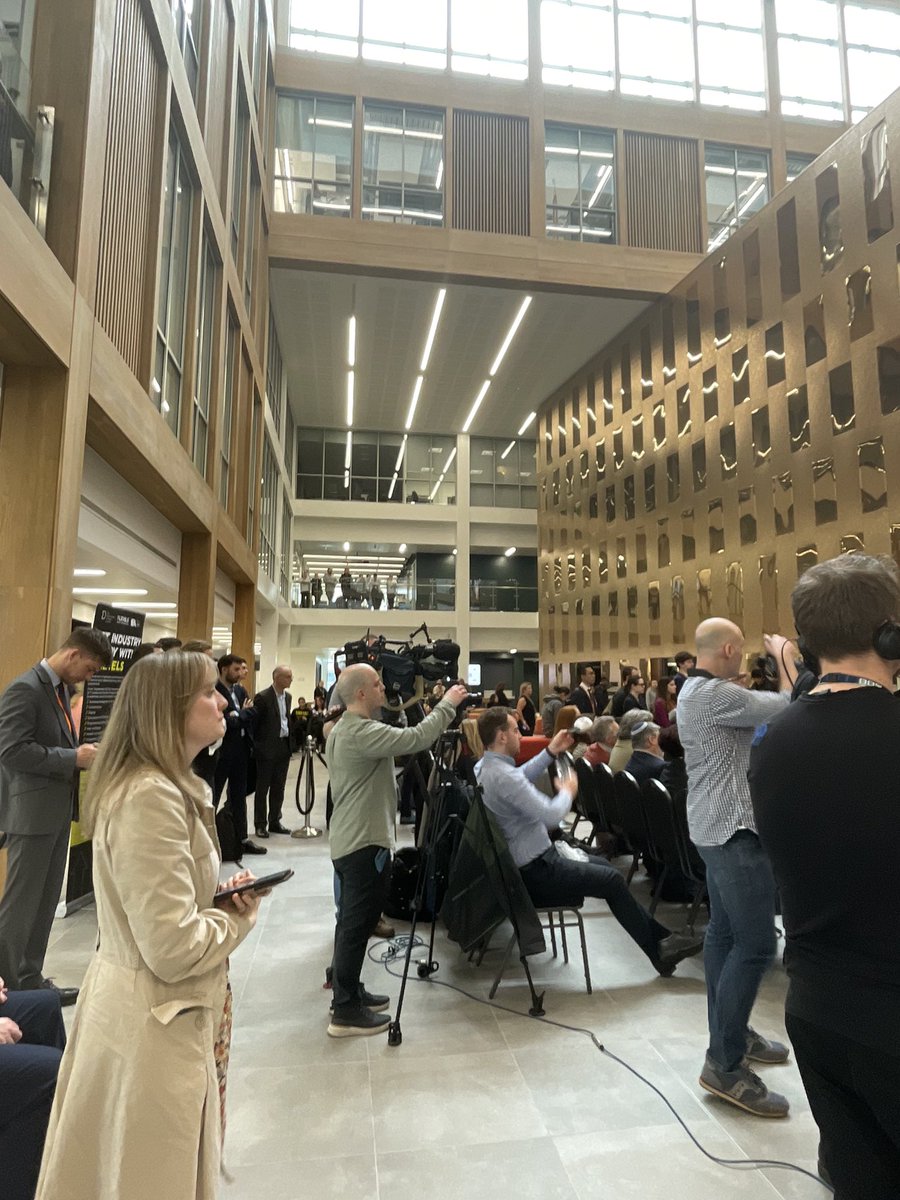 Great to be at Manchester College for the Trailblazer signing - really significant step for the devolution journey -huge creds to all involved in the massive complexity of getting this done! <a href="/MayorofGM/">Mayor of Greater Manchester</a> <a href="/bevcraig/">Bev Craig</a> <a href="/greatermcr/">Greater Manchester Combined Authority</a>