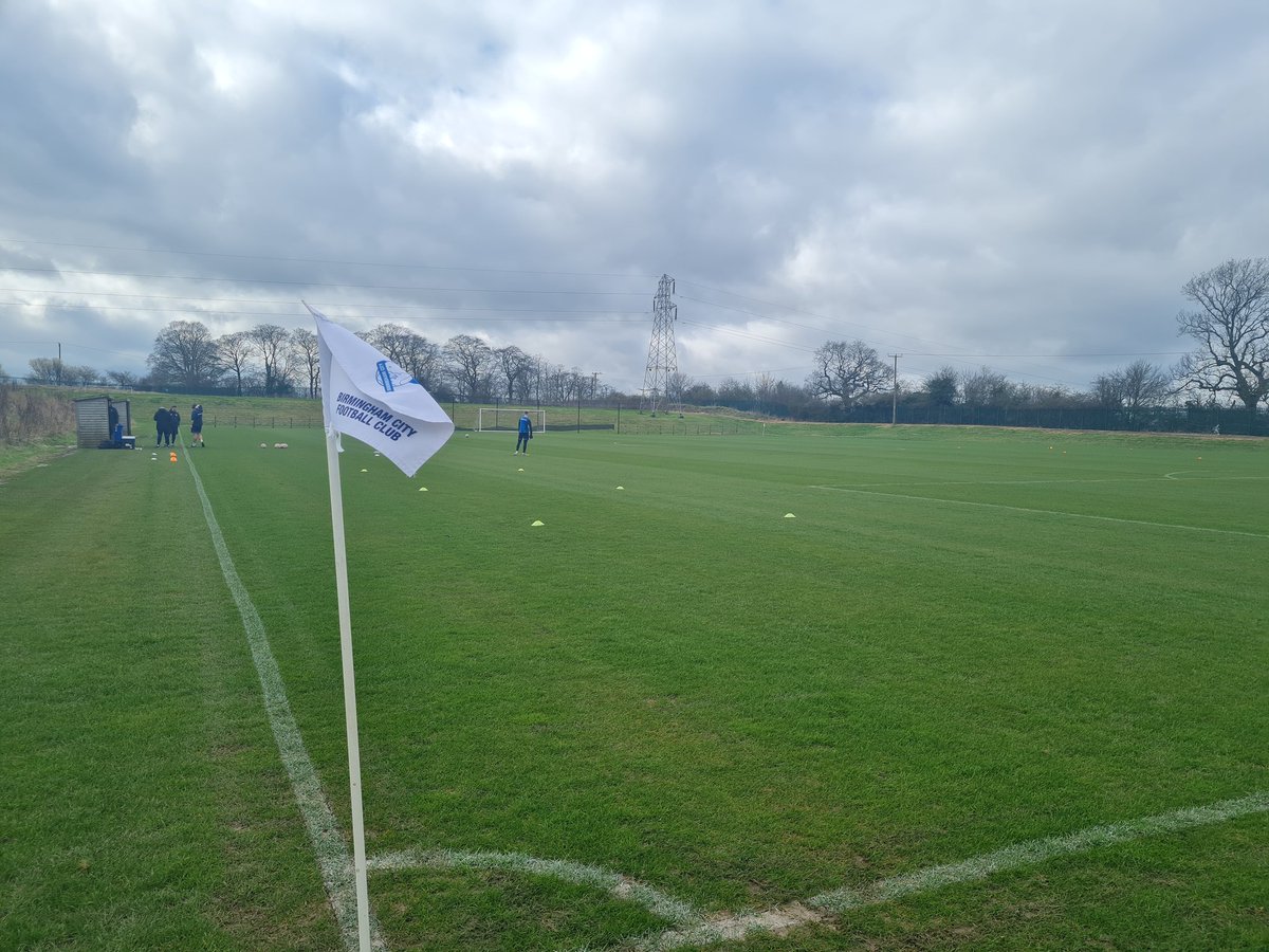 I'm at Wast Hills Training Ground to cover <a href="/BCFC/">Birmingham City FC</a> Under-18s as they take on Peterborough United's Under-18s.
#BCFC #KRO