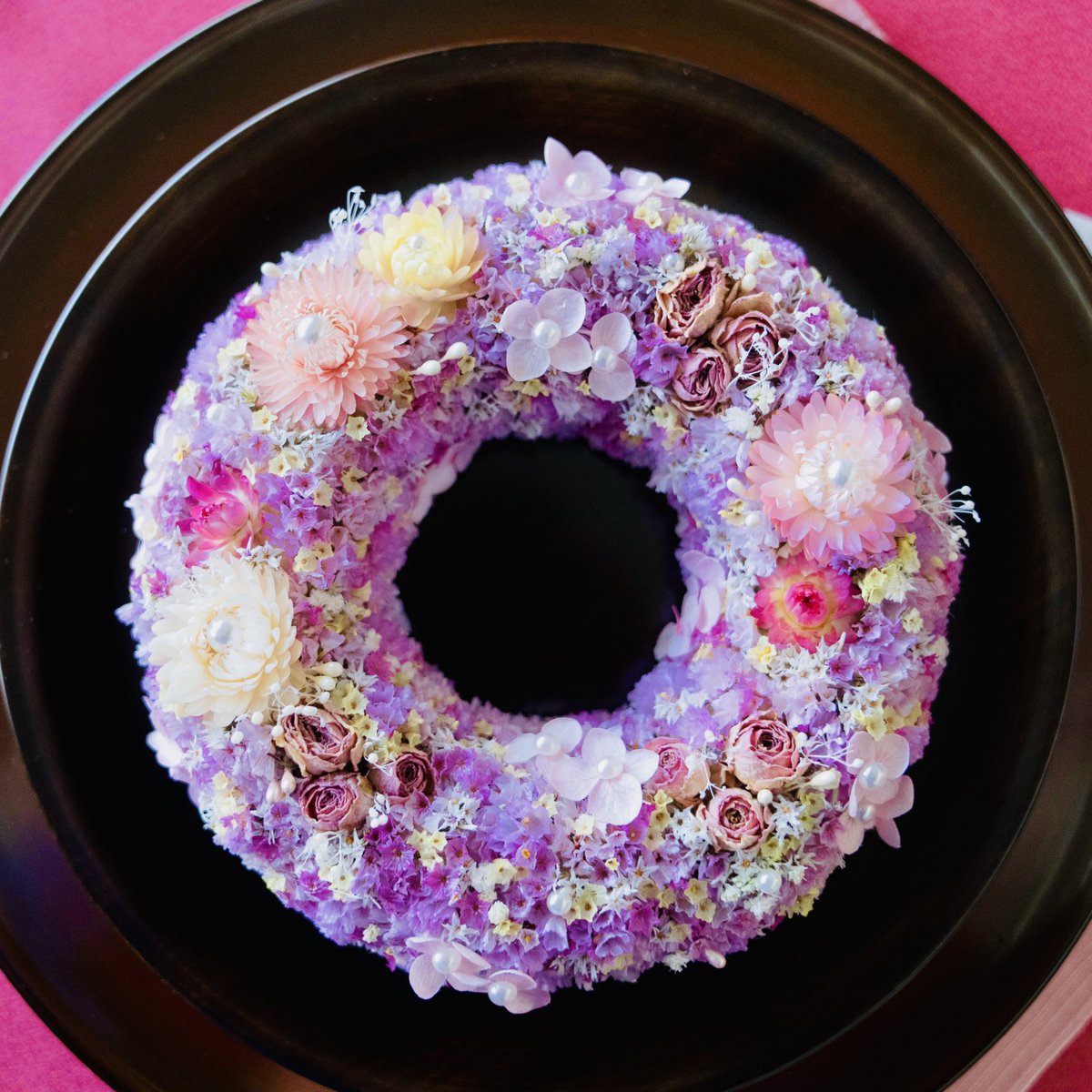 takako1910's tweet photo. Tie-up with classical Kiso lacquerware

Pastel pink dried flower wreaths and dark lacquerware go very well together🌸

My favorite plate…

#driedflowerwreath #japanesehandcraft #japanlover #flowerhealing #springwreath #homesweethome #internationalshippingavailable https://t.co/h7YAW3fNov
