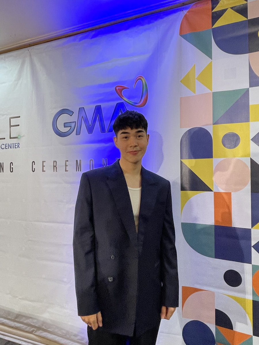 Sparkle_GMA's tweet photo. EXCITING THINGS AHEAD! ✨

David Licauco, Thea Astley, Timmy Albert and Bey Pascua are all smiles at the Universal Records and Sparkle GMA Artist Center Contract Signing Ceremony.

#DavidLicauco #TheaAstley #TimmyAlbert #BeyPascua https://t.co/fOQLf3InoP