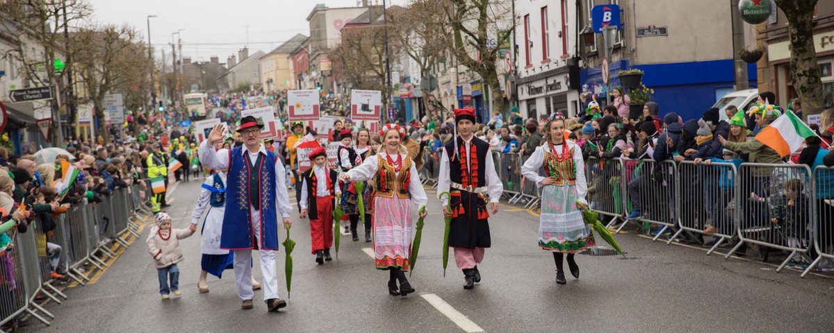 PLinIreland's tweet photo. Polish Ambassador @sochanska visited #Gorey on #StPatricksDay2023 and took part in the local #stpatricksdayparade. Congratulations to @GoreyPl for winning the 1st prize for the most creative participation 🥳🎉💪🏼👍🏼 https://t.co/d6tYFaWEQL