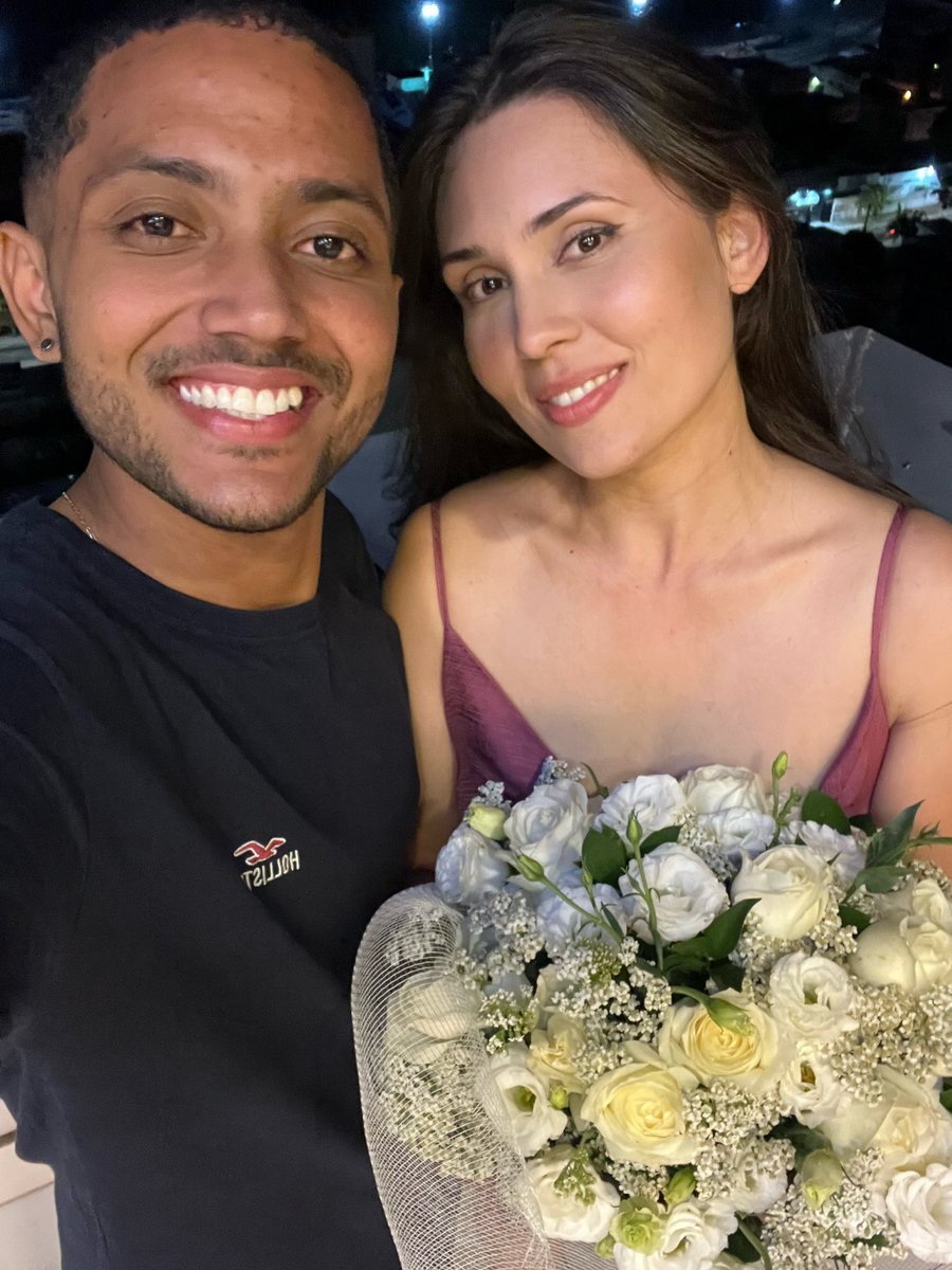 LayseLeticia's tweet photo. Hoje faz um ano que conheci ele e nesse meio tempo virou meu melhor amigo, depois namorado e em breve marido pq sou apressada. Te amo. https://t.co/US2XSzPEln