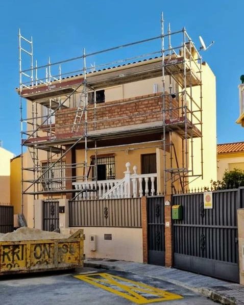 alquilernevada's tweet photo. #montaje de #andamio para #obras de ampliación de #terraza en vivienda #unifamiliar 

#Híjar #LasGabias #Granada

☎️958573152
https://t.co/DQHhPjZuP5

#alquiler #andamios #alquilerdeandamios #andamiosengranada  #reformas
#rehabilitación #restauración #encofrados https://t.co/0GovLPevb3