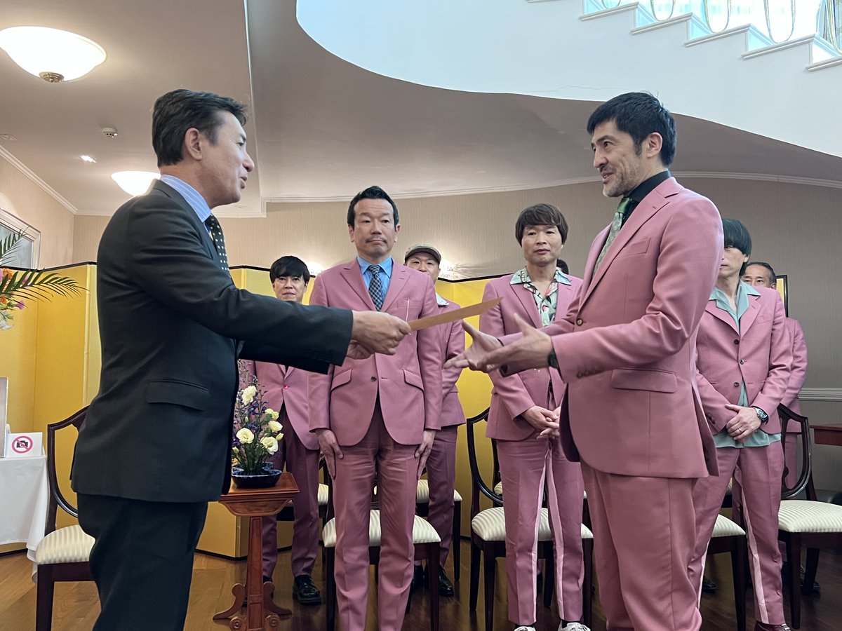 AlvaroCueva's tweet photo. La fiesta de Tokyo Ska Paradise Orchestra https://t.co/Q8hfdwHdlm @JapanEmb_Mexico @embjpmx @tokyoskaj #Reconocimiento #Premio #VivaLatino #Musica #Music #Japon #Japan #TokyoSkaParadiseOrchestra #PoderSuave #Cultura #CulturaPop #Hermandad #Embajada #EmbajadaDeJapon #Mexico https://t.co/VPXnIjQILL