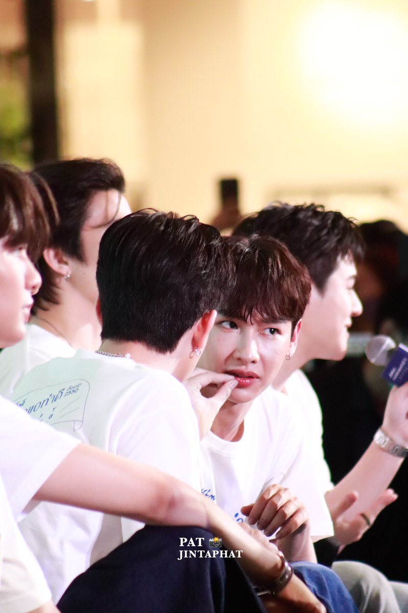 Jintaphat4's tweet photo. ออฟกันอย่าแรงค้าาาาาา😭😭😭😭

#คนหล่อขอทำดีปี16
#ออฟกัน 
@off_tumcial @AtthaphanP 
————————
#JTP_Snapp 👑👶🏻🎈✨ https://t.co/bomH4QVVgm