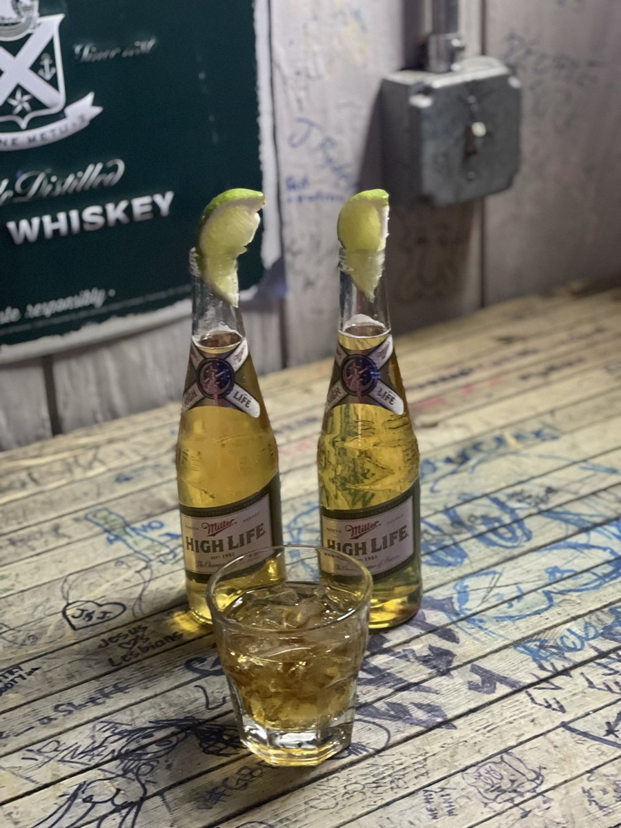 #daytonacorona &amp; a #bourbon #beverages from the #weekendvibes #cheers to your week! #thirstypigseverywhere #thirstypigs #weareinthehappybusiness