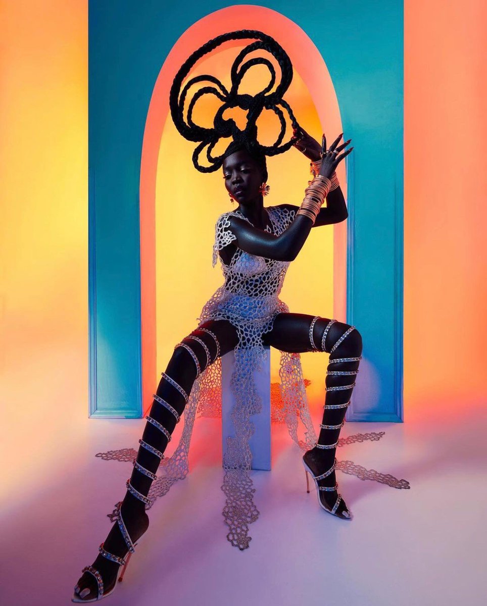 radrafrica's tweet image. Bold &amp;amp; powerful 💕

#radrloves these compelling shots taken by nigerian photographer @69viewss 💙

Team 

Photographed by @69viewss 
Model @queennyakimofficial 
Mua @nabelbeauty_ 
Film maker @afilmbyvinci 
Wardrobe @the_confessional_showroom_nyc