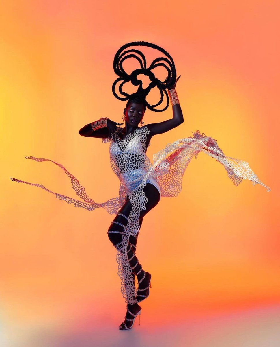 radrafrica's tweet image. Bold &amp;amp; powerful 💕

#radrloves these compelling shots taken by nigerian photographer @69viewss 💙

Team 

Photographed by @69viewss 
Model @queennyakimofficial 
Mua @nabelbeauty_ 
Film maker @afilmbyvinci 
Wardrobe @the_confessional_showroom_nyc