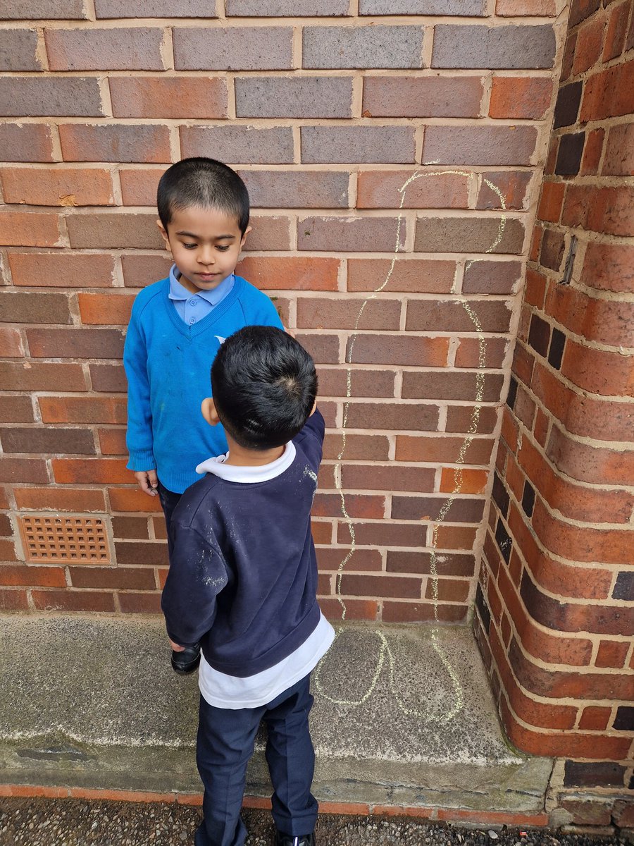 eyfsarkvic's tweet photo. We are learning about the human life cycle ❤️ We drew a larger scale of the life cycle with our friends outside with some chalk!🖍 #teamvicprimary #EYFS #Humanlifecycle #creatingwithmaterials https://t.co/oTYWgPU3JR