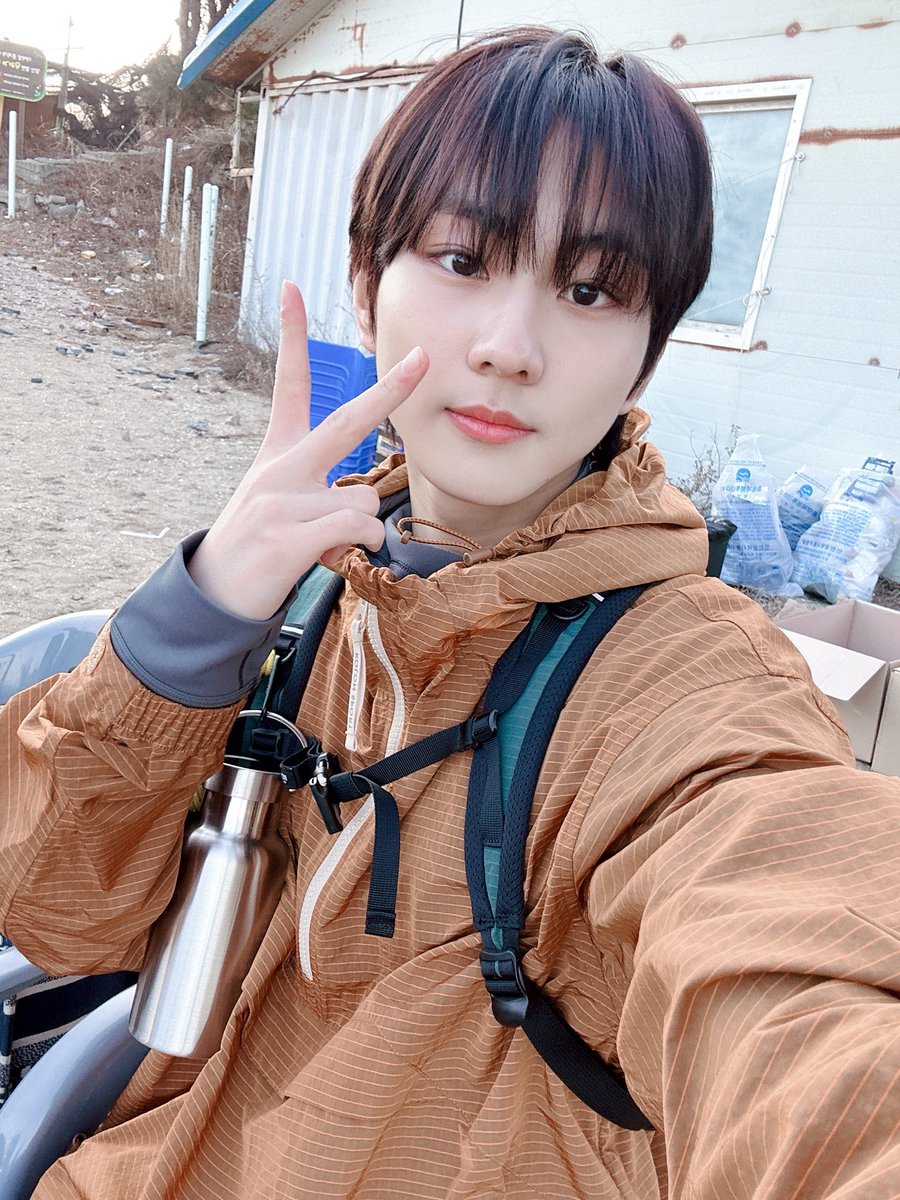 romzzjw's tweet photo. 등산복이라는 옷은 죄가 없구나
역시 패완얼이 진실이야 https://t.co/tFnxPeRWdC
