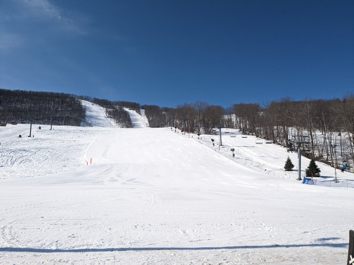 JimTeresco's tweet image. Looks like a great day for spring skiing at #Catamount.