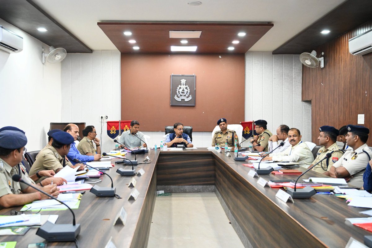 adg_securityup's tweet photo. Mathura/ 17-03-2023

Meeting of Standing Committee on Shrine Security...... https://t.co/UiRdaFnMEG