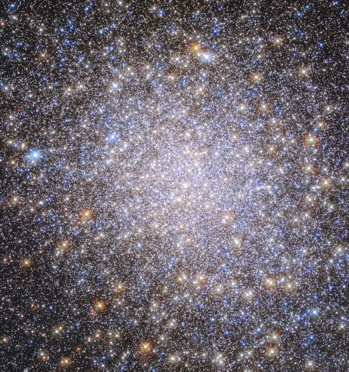 To close out Hubble's 2023 #MessierMarathon, here's a new image of M19!

M19 is a star cluster with a slightly elongated shape. It's relatively close to the heart of our Milky Way, so the gravity from the galactic center could be stretching it: go.nasa.gov/40mqDld