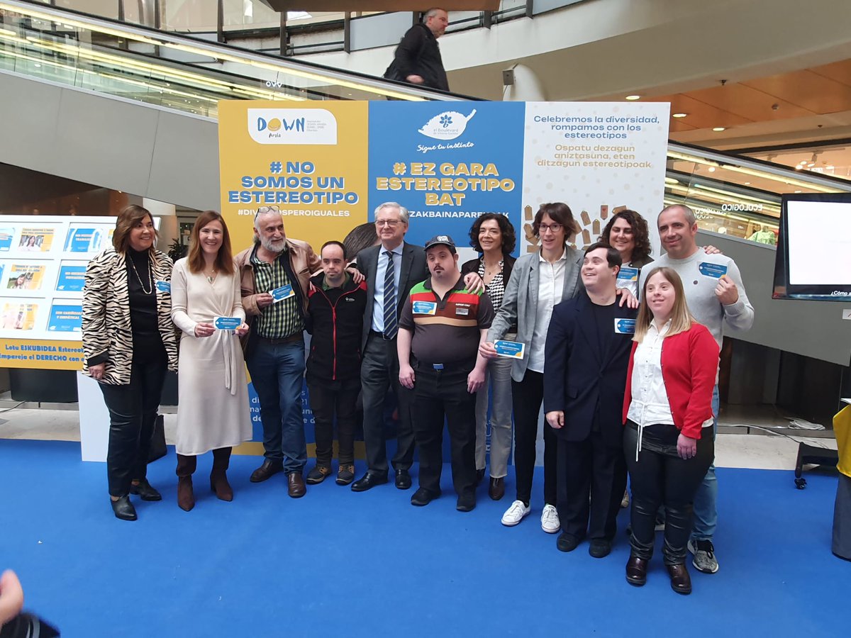 OngizateEJGV's tweet photo. ➕ La directora de Servicios Sociales del @Gob_eus , #MarianOlabarrieta, participó ayer en #Gasteiz en la presentación de la campaña de @downaraba .
🟰 #NoSomosUnEstereotipo #DiversosPeroIguales #DownAraba https://t.co/t8FCDYrCpf