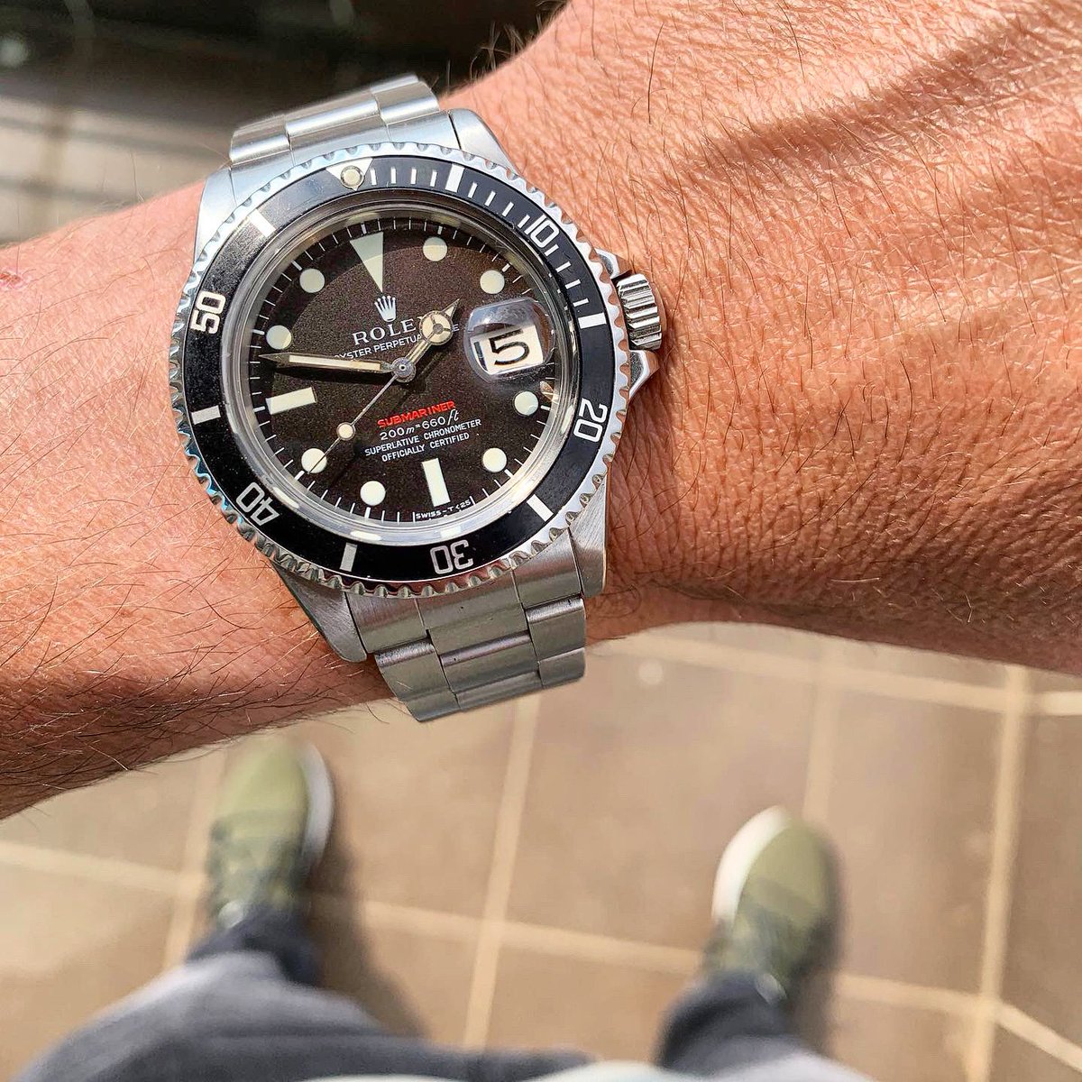 LuxurytimeSA's tweet photo. 🐔 🦷 Rolex Red Submariner “Meters first” with tropical dial , perfect example!
#vintagerolex #rolex #luxurytravel #luxurytime #watchtime #watchnerd #watchaddict #watchcollection #watchcollector #horology #watchnerd #watchgeek #rolexred 🗣️https://t.co/aja4hjUtVr https://t.co/OSfK5Tx49Y
